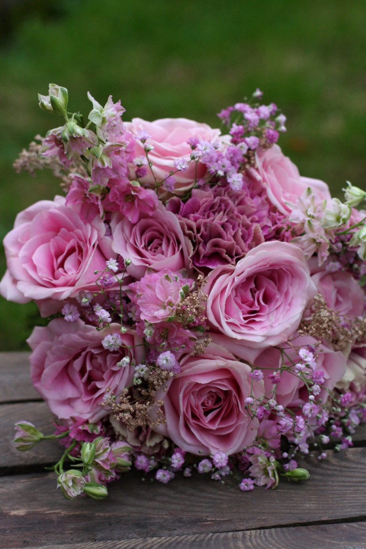 pink rose brides bouquet