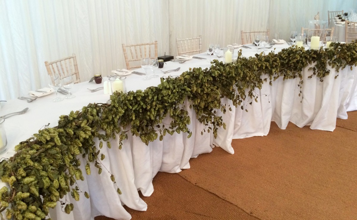 top table hop garland at Homme House