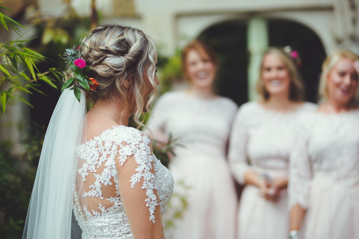 bride hair flowers