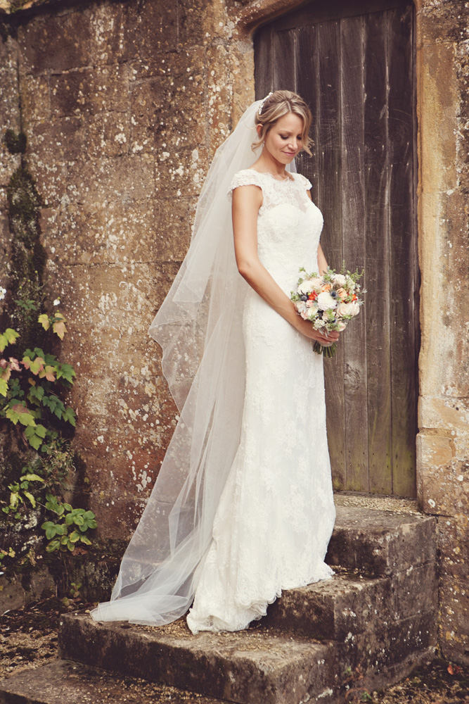 bride - rustic autumn wedding at Stanway house