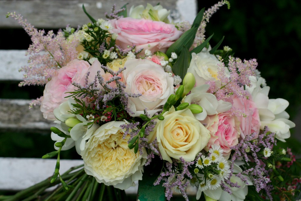 pale pink and lemon brides bouquet with 'Patience' and 'Kiera' David Austin Roses