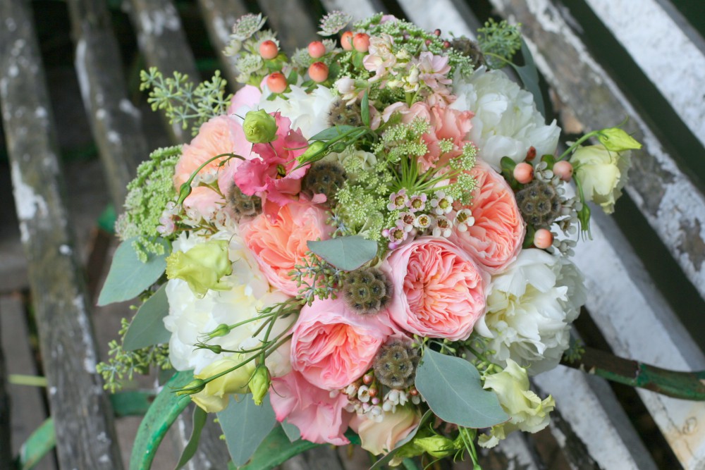 peach and cream brides bouquet with David Austin Roses